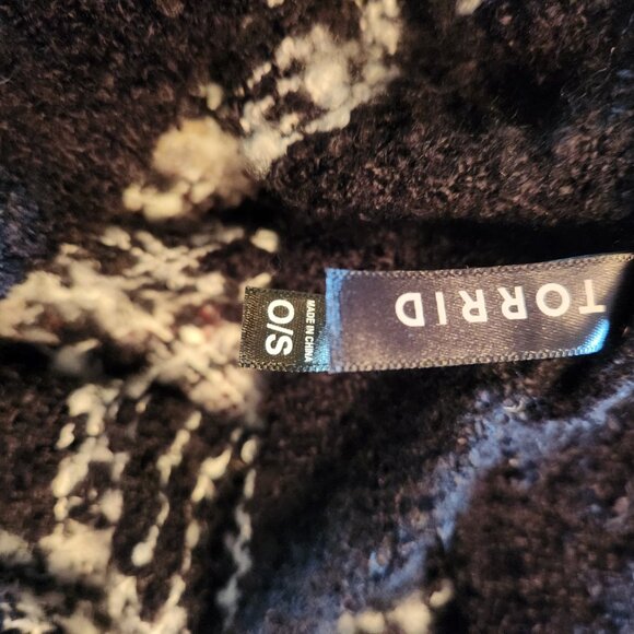 Torrid Black & White Plaid Knit Cowl Neck Ruana/Poncho One Size - Picture 5 of 6